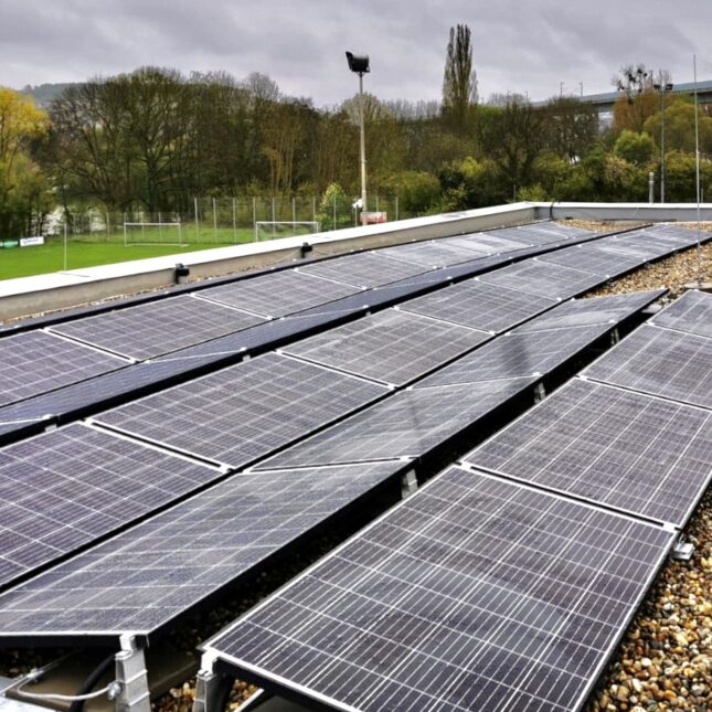 Sporthalle Margetshöchheim - Flachdach Kies_ Trapezblechdach - 68 kWp