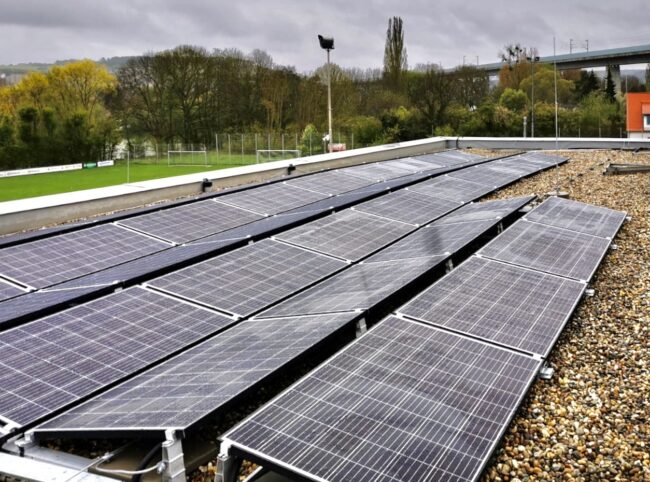 Sporthalle Margetshöchheim - Flachdach Kies_ Trapezblechdach - 68 kWp