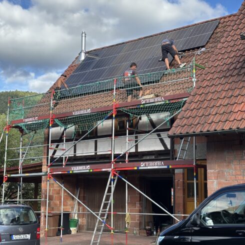 PV-Anlage auf Privathaus in Neuendorf bei Lohr a.Main Installationsgröße 12 kWp, Unterkonstruktion von K2 Systems GmbH, 10 kW Wechselrichter und 5 kWh Speicher von Huawei Technologies LTD, PV-Anlage auf Privathaus in Neuendorf